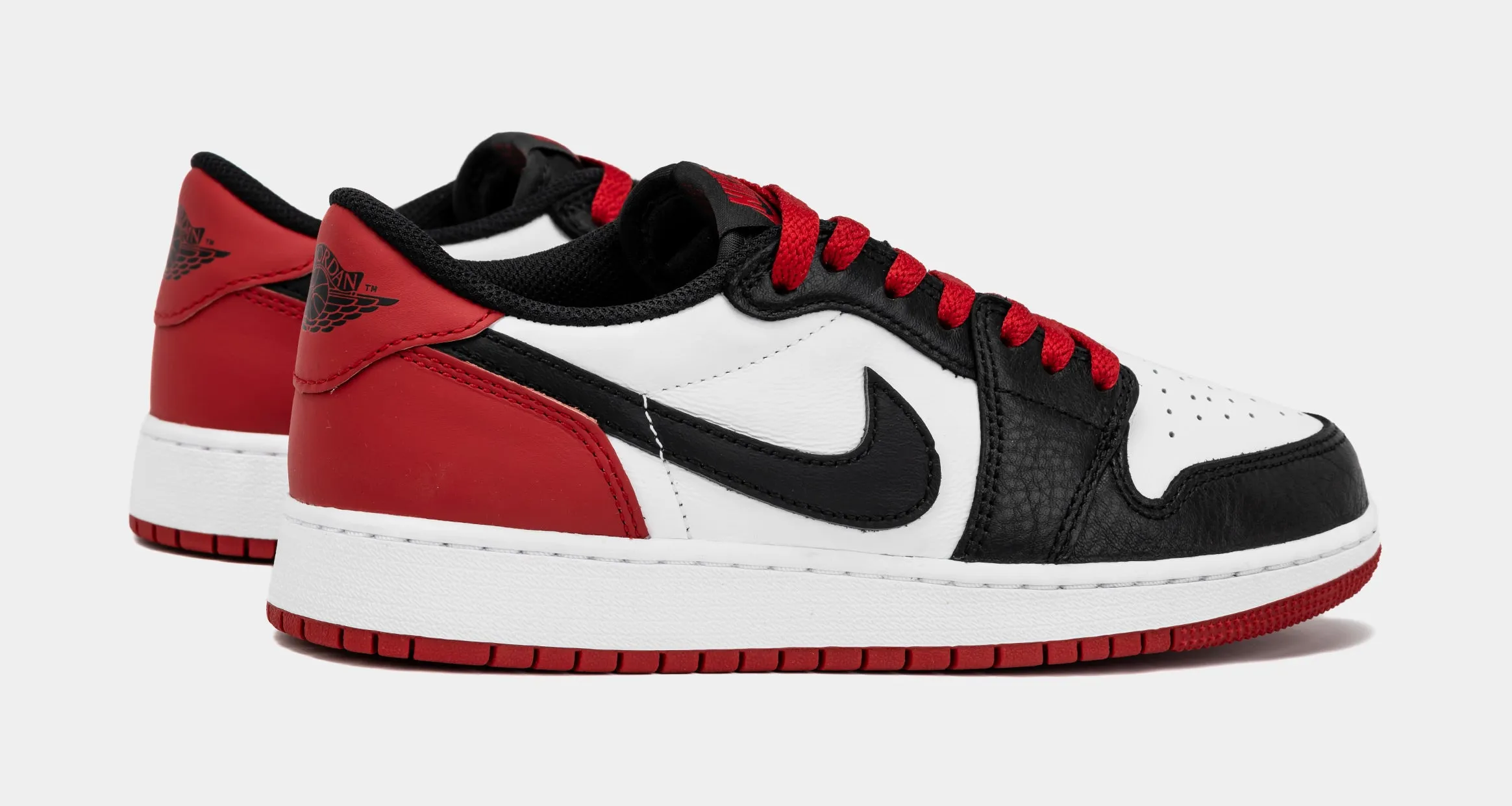 Air Jordan 1 Retro Low OG Black Toe Grade School Lifestyle Shoes (White/Red)