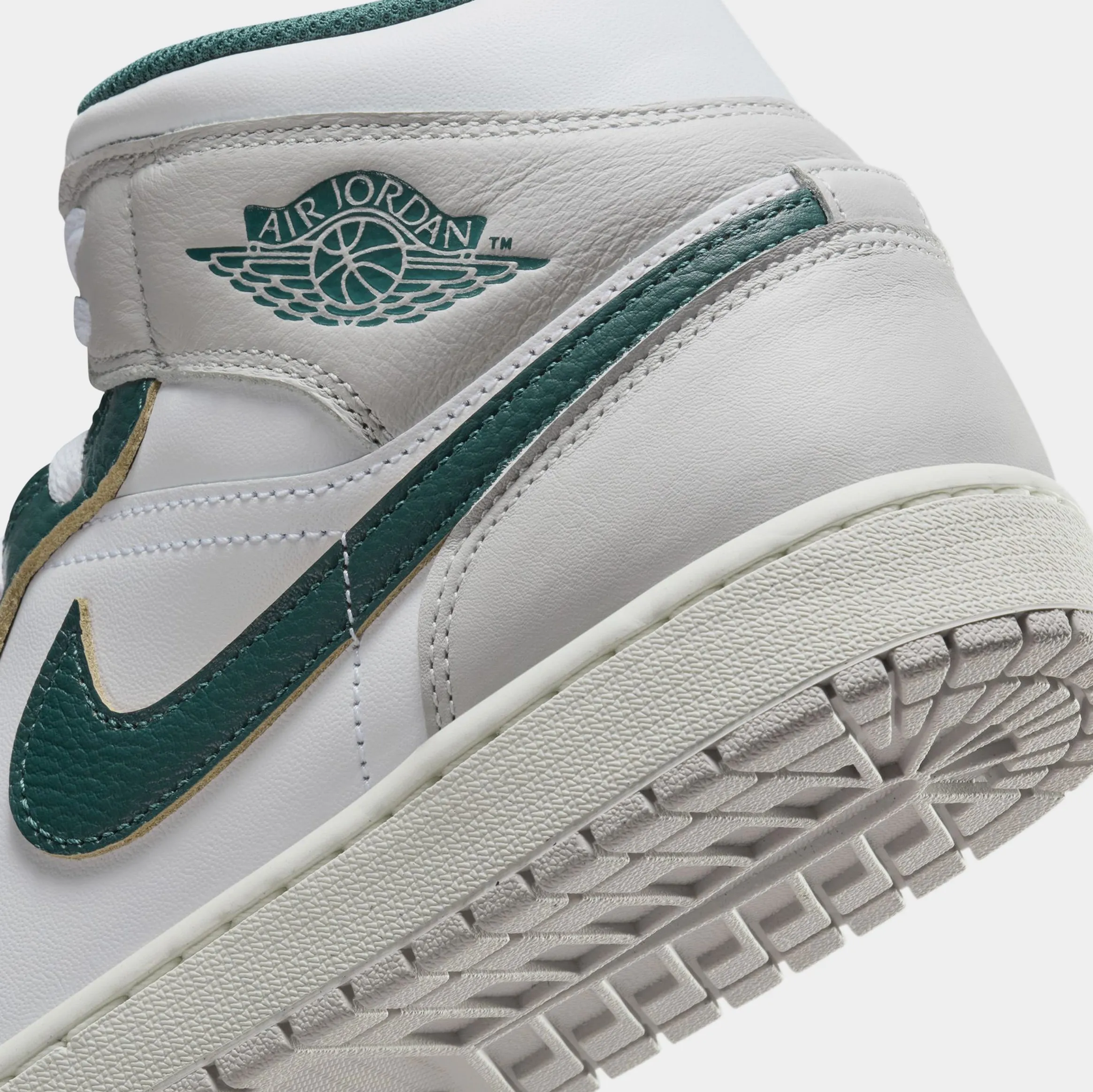 Air Jordan 1 Retro Mid SE Mens Basketball Shoes (White/Oxidized Green/Sail)