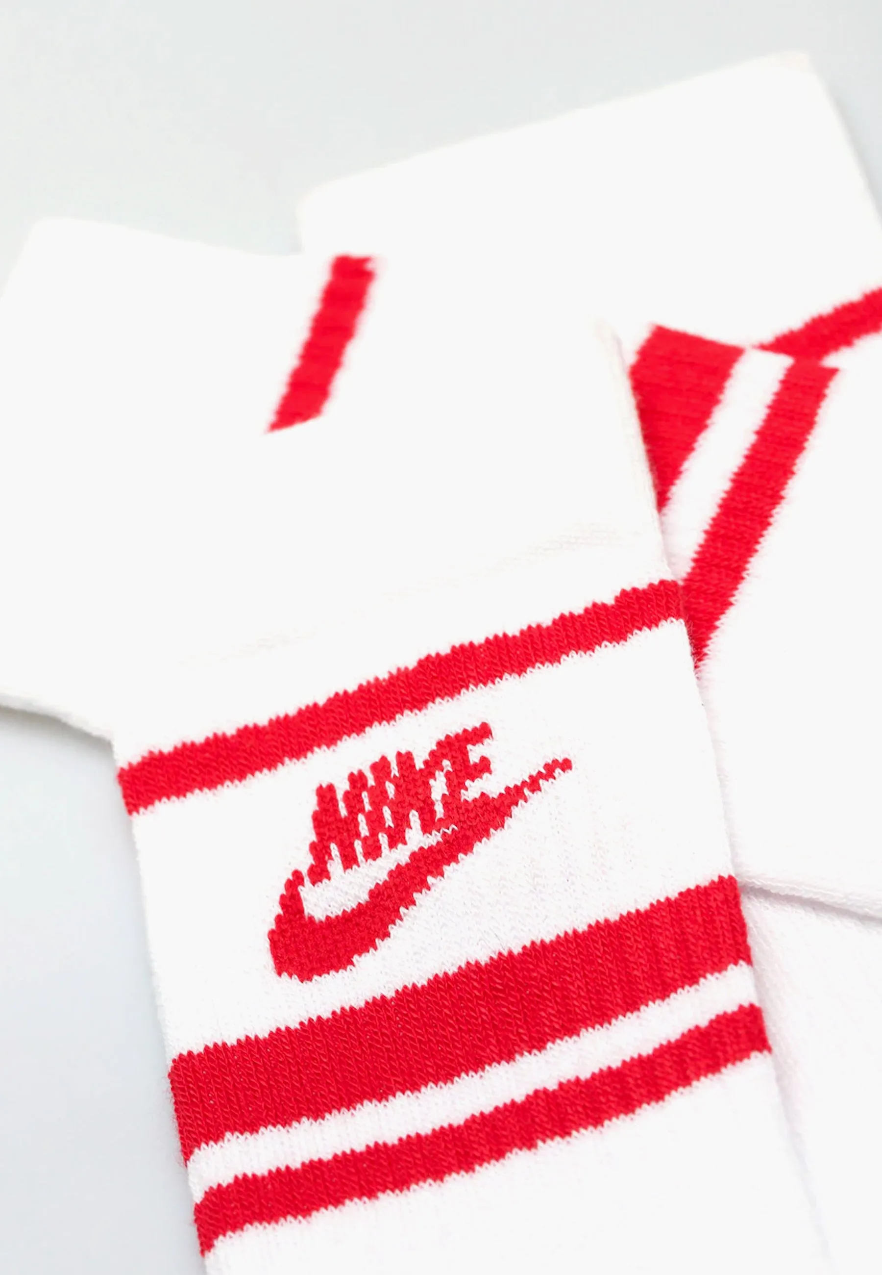 Everyday Essential Socks - White/Red